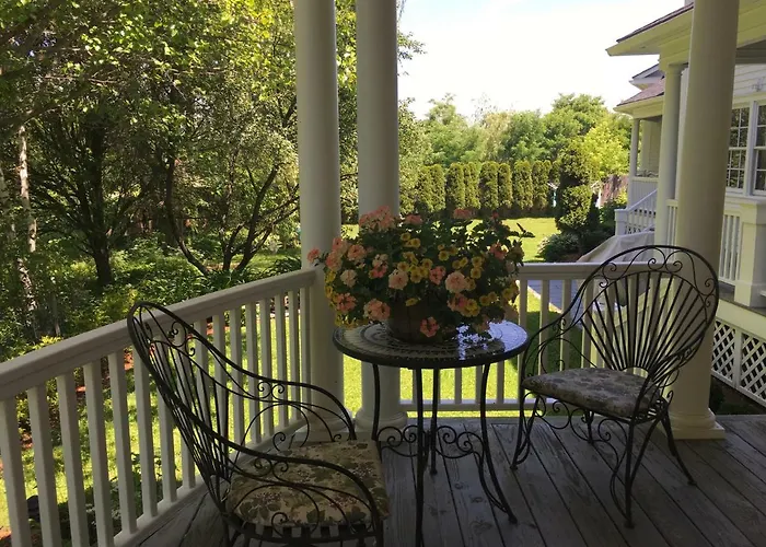 Williston Village Inn